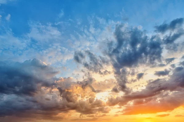 Cumulus σύννεφα στο ηλιοβασίλεμα — Φωτογραφία Αρχείου