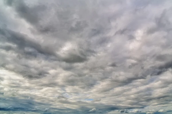 Závoj modré bouřkové mraky — Stock fotografie