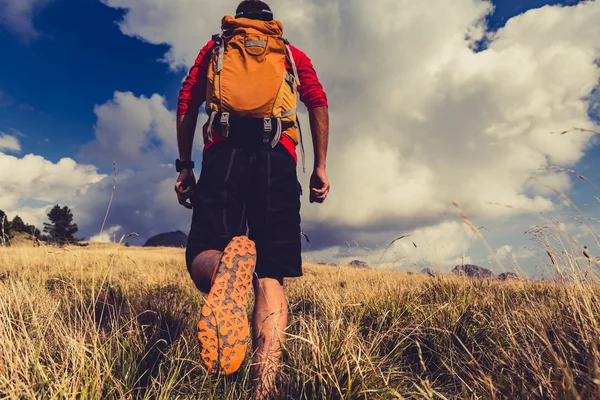 Hiker walking with backpack — Stock Photo, Image