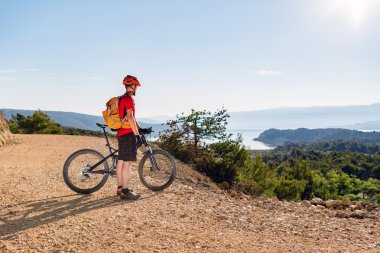 Deniz Manzaralı seyir Mountainbiker