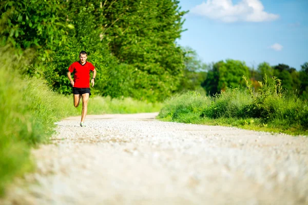 Człowiek działa jogging na drodze — Zdjęcie stockowe