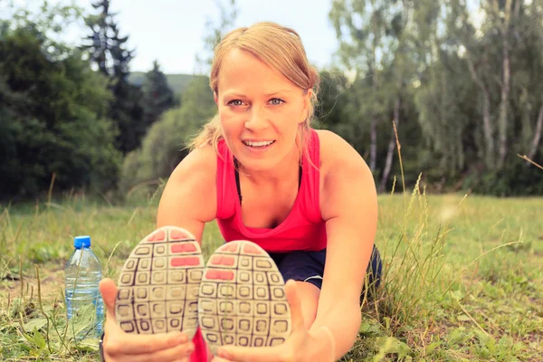 Happy Young Woman Runner Fitness Exercising and stretching in su — Stock Photo, Image