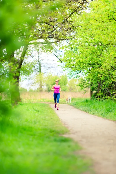 Woman runner running jogging in summer park — Stock Photo, Image