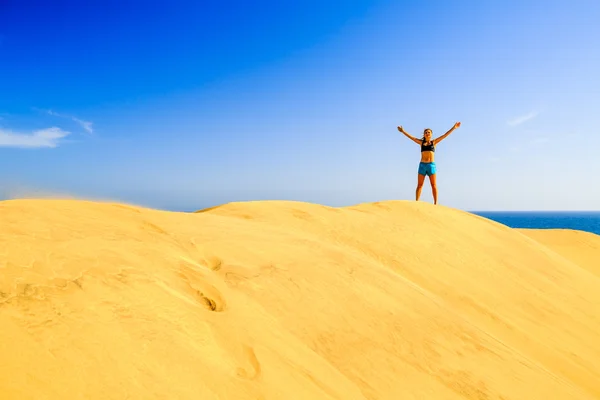 Runner success on beach sand dunes — Stock Photo, Image