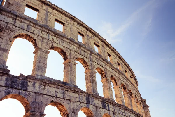 Anfiteatro romano, arquitectura antigua del coliseo en Pula — Foto de Stock