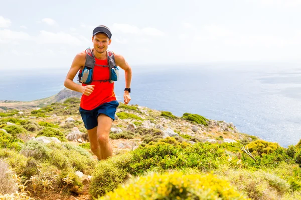 Mountain running man in inspirational landscape — Zdjęcie stockowe