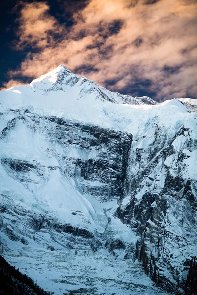 Paisaje inspirador de montaña, Cordillera Annapurna Nepal — Foto de Stock