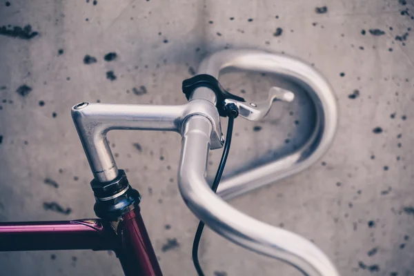 City road bicycle handlebar closeup, vintage style — 图库照片