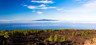 Dağları güzel ilham verici manzara, adalar ve okyanus