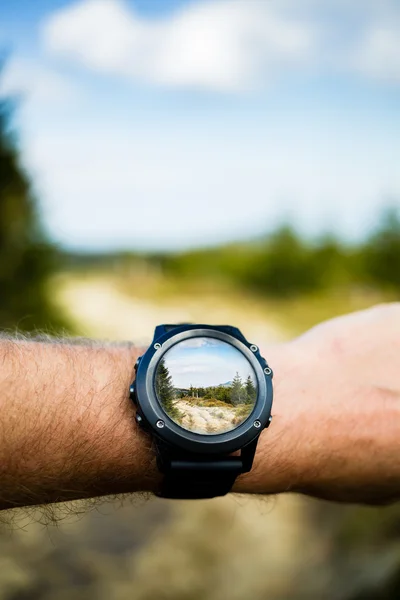 Het nemen van foto met smartwatch camera, wearable technologie — Stockfoto