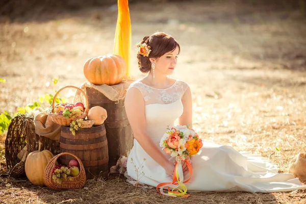 Beautiful bride in the autumn garden — Stock Photo, Image