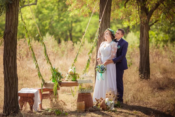 Sposa e sposo il giorno del loro matrimonio — Foto Stock