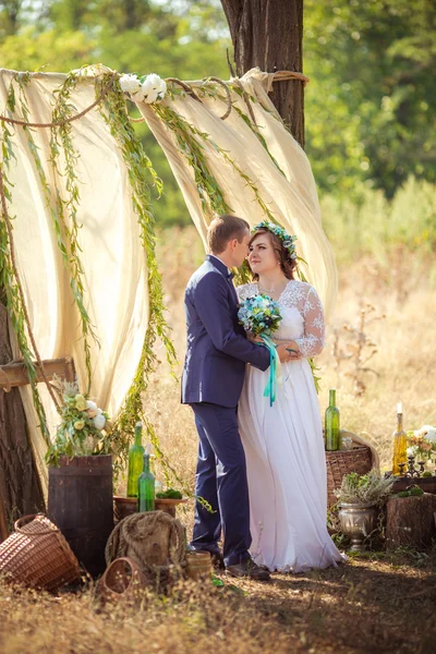 Noiva e noivo em seu dia de casamento — Fotografia de Stock