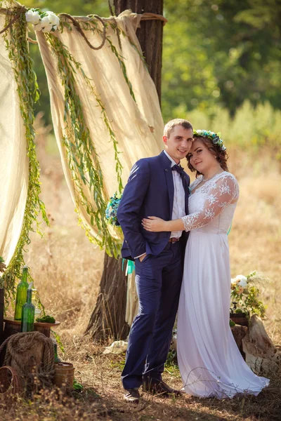 Novia y novio en el día de su boda —  Fotos de Stock