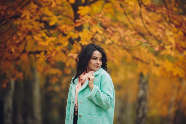 Beautiful girl in autumn garden — Stock Photo, Image