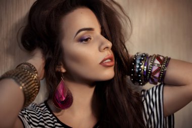 Makyajlı güzel kadın yüzü