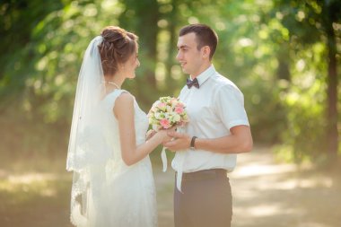 Gelin ve damat düğün gününde