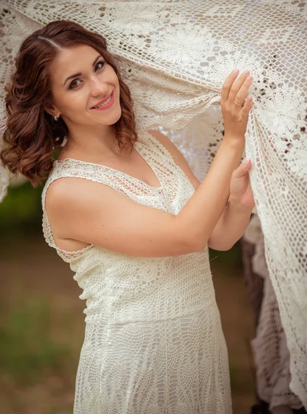 Retrato de una hermosa joven — Foto de Stock