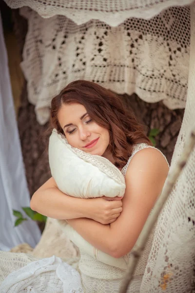 Portrait of beautiful young woman — Stock Photo, Image