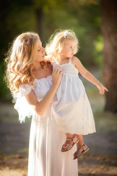 Pregnant woman with daughter — Stock Photo, Image