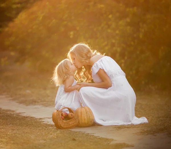 Pregnant woman with daughter — Stock Photo, Image