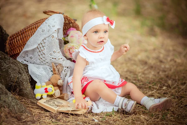 아름 다운 아기 여자 초상화 — 스톡 사진