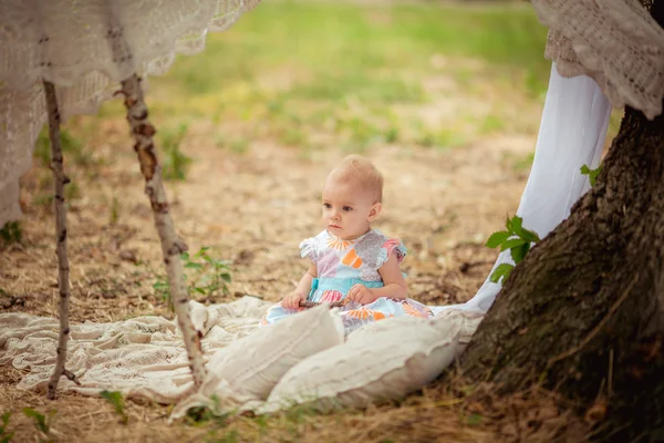 Retrato de niña hermosa —  Fotos de Stock