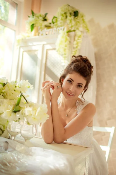 Bella sposa il giorno del matrimonio — Foto Stock