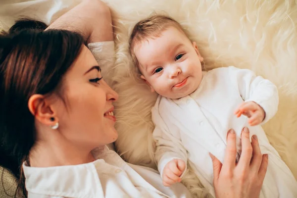 Madre con bebé niño —  Fotos de Stock