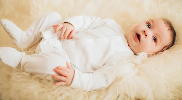 Schattig baby jongen — Stockfoto