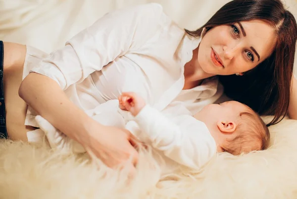 Madre con bebé niño —  Fotos de Stock