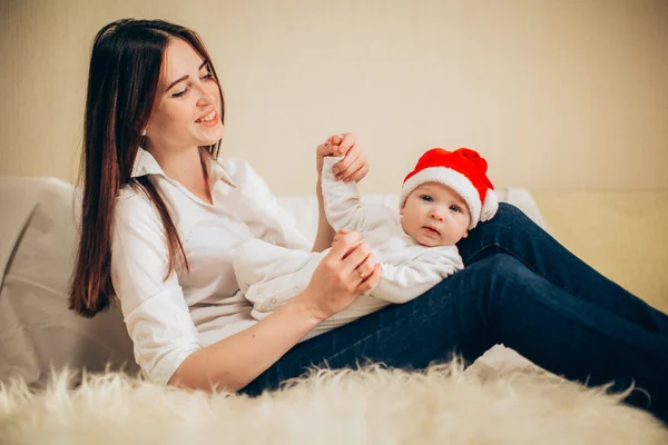 Erkek bebek ile anne — Stok fotoğraf