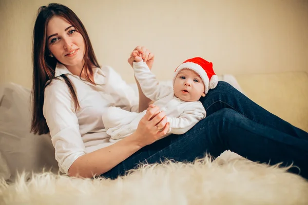男の赤ちゃんと母親 — ストック写真