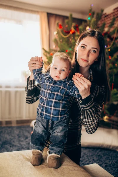 Mor med pojke — Stockfoto