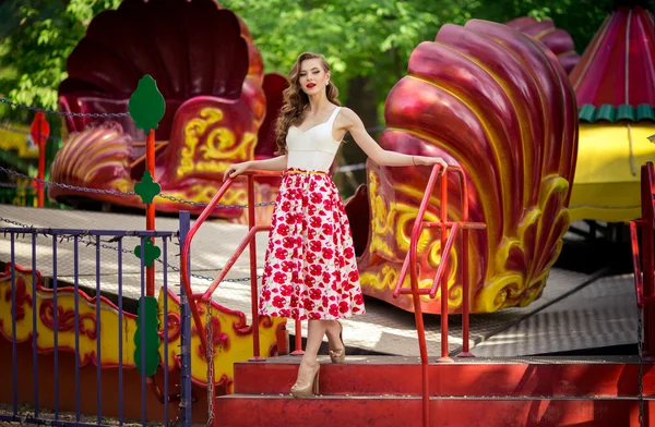 Bella giovane donna — Foto Stock