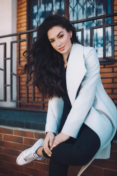 Mujer en ropa de moda —  Fotos de Stock