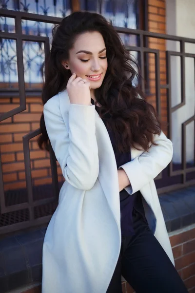 Mujer en ropa de moda —  Fotos de Stock