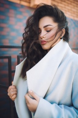 Makyajlı kadın portresi 