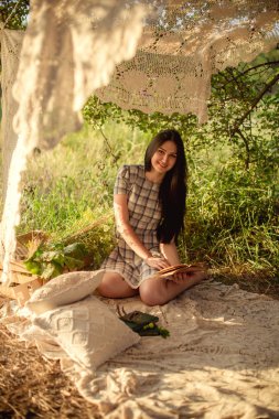 genç bir çift doğa