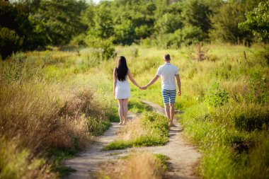 genç bir çift doğa