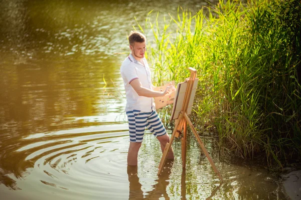 Young man painting — Stock Photo, Image