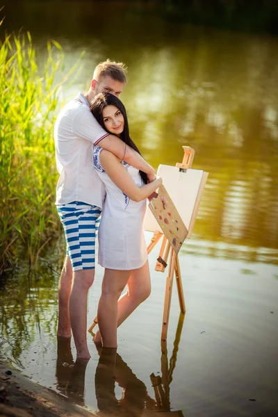 Jong koppel in liefde schilderij — Stockfoto