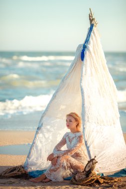 Beyaz elbiseli güzel gelin