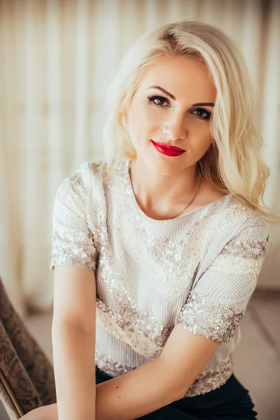 Blonde woman with red lipstick — Stock Photo, Image