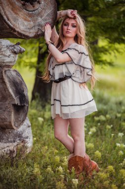 Bahar bahçe bohem kız