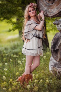 Bahar bahçe bohem kız