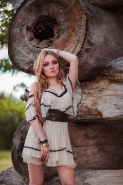 Bahar bahçe bohem kız