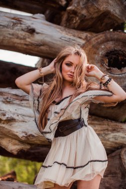 Bahar bahçe bohem kız