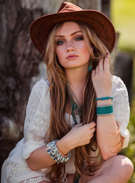 Bohemian girl in hat outdoors — Stock Photo, Image