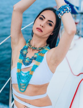 Yatta şık mayo kadında